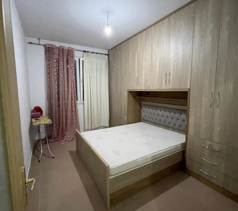 Tirane, jepet me qera apartament 1+1+Ballkon Kati 7, 65 m² 400 mije leke