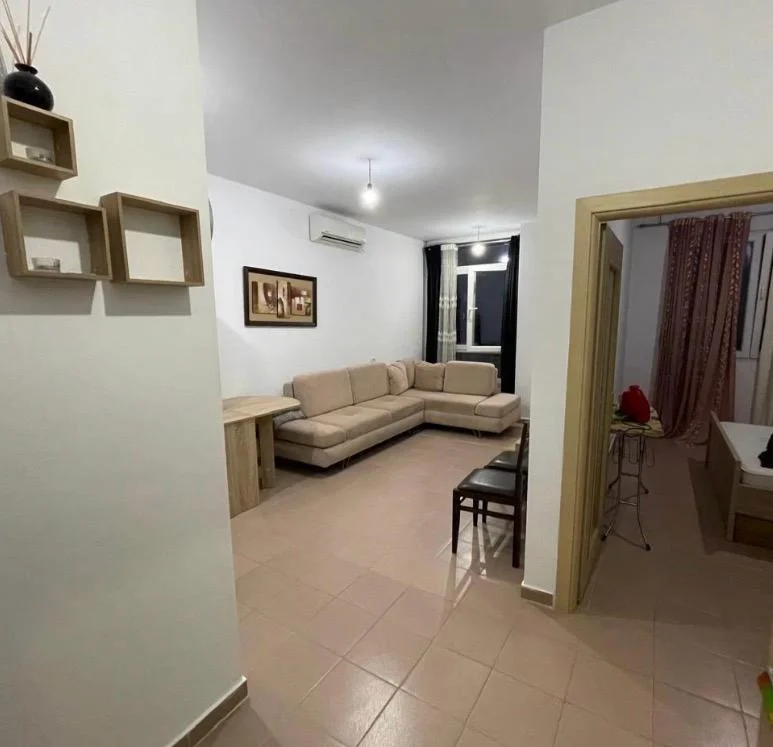 Tirane, jepet me qera apartament 1+1+Ballkon Kati 7, 65 m² 400 mije leke