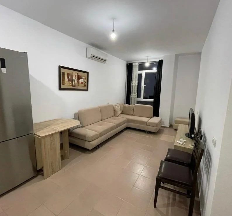 Tirane, jepet me qera apartament 1+1+Ballkon Kati 7, 65 m² 400 mije leke