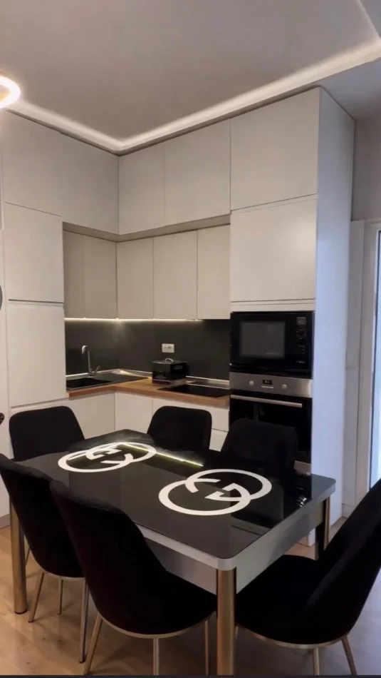Tirane, jepet me qera apartament 1+1+Ballkon Kati 1, 60 m² 550 € 