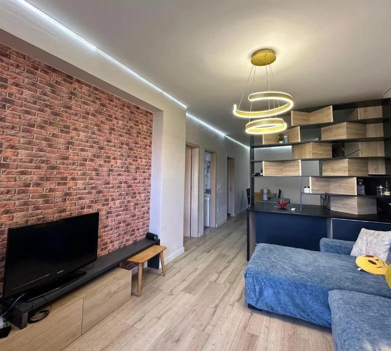 Tirane, jepet me qera apartament 2+1+Ballkon Kati 2, 107 m² 400 mije leke
