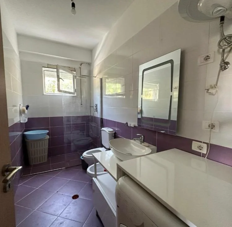 Tirane, jepet me qera apartament 2+1+Ballkon Kati 2, 107 m² 400 mije leke
