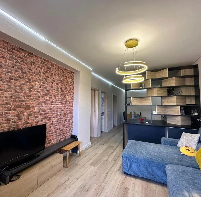 Tirane, jepet me qera apartament 2+1+Ballkon Kati 2, 107 m² 400 mije leke