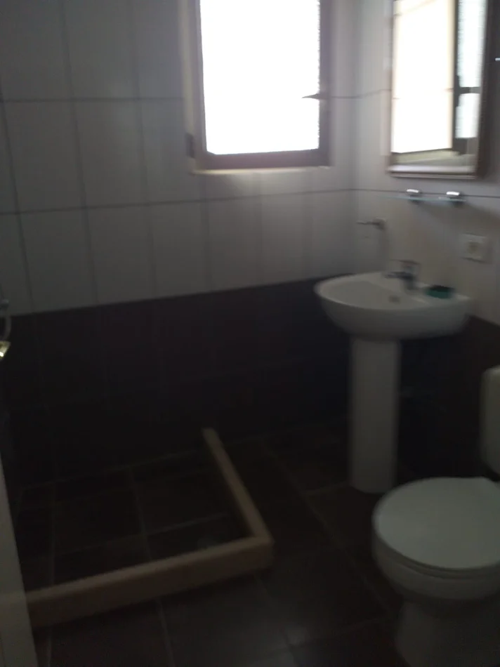Tirane, jepet me qera apartament 1+1+Ballkon Kati 2, 60 m² 330 mije leke