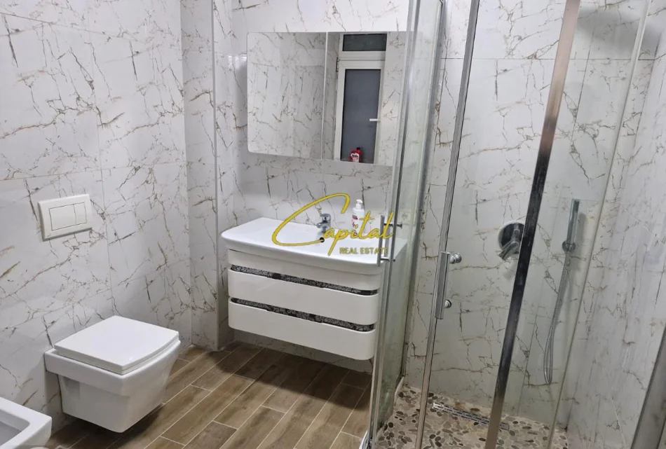 Tirane, shitet apartament 3+1 Kati 4, 127 m² 209.000 € (PORCELANI)