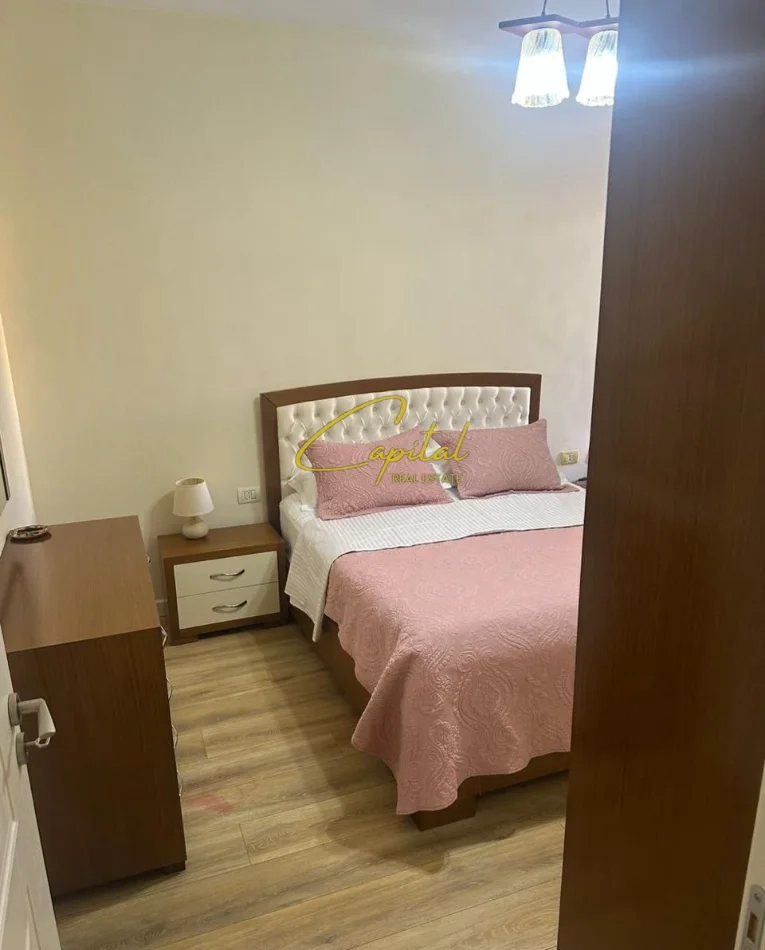 Tirane, jepet me qera apartament 2+1 Kati 4, 90 m² 700 € (LIQENI ARTIFICIAL)