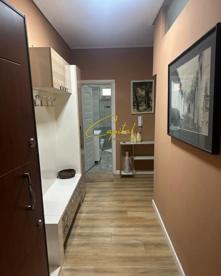 Tirane, jepet me qera apartament 2+1 Kati 4, 90 m² 700 € (LIQENI ARTIFICIAL)