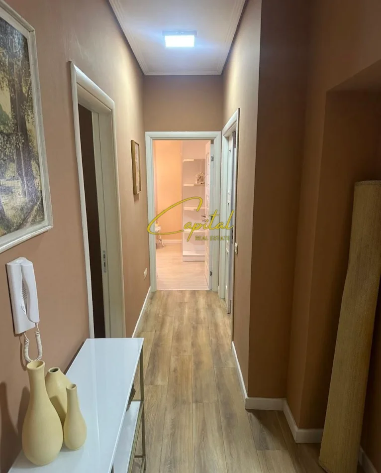 Tirane, jepet me qera apartament 2+1 Kati 4, 90 m² 700 € (LIQENI ARTIFICIAL)