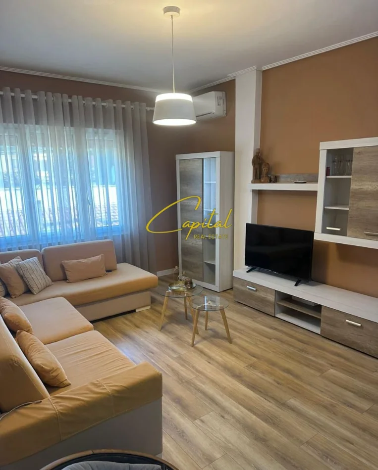 Tirane, jepet me qera apartament 2+1 Kati 4, 90 m² 700 € (LIQENI ARTIFICIAL)