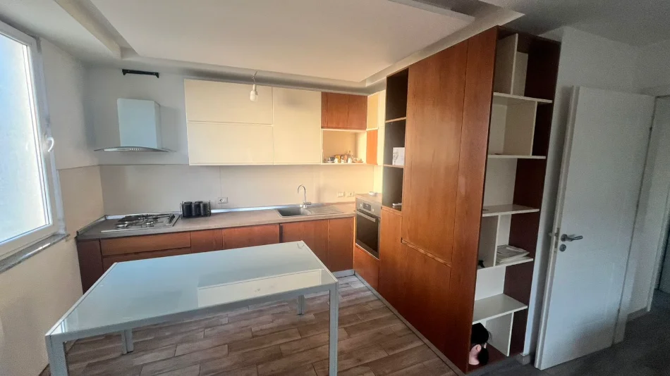 Tirane, jepet me qera apartament 2+1 Kati 2, 90 m² 500 € 