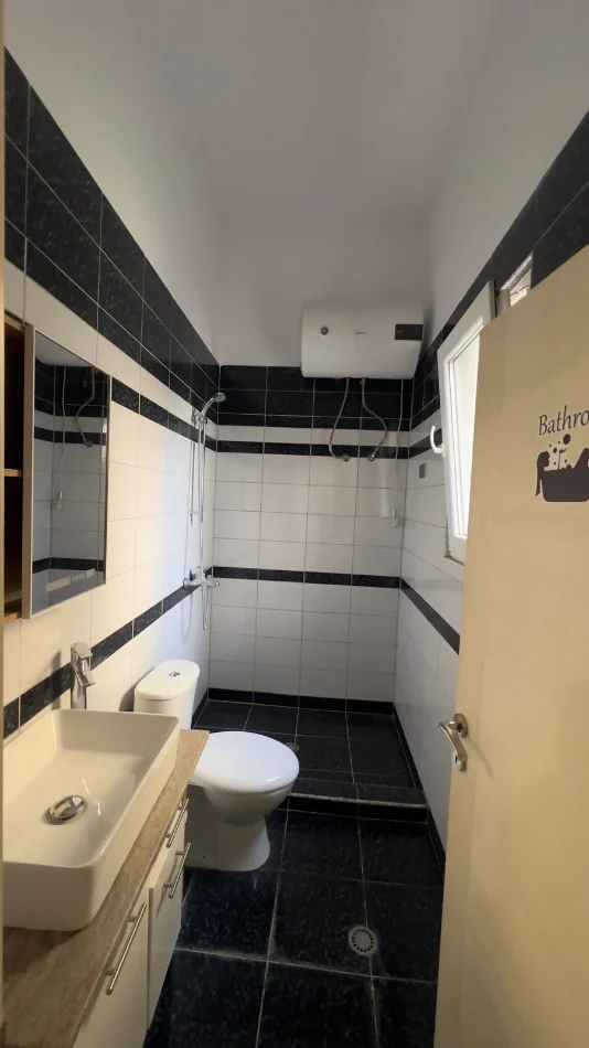 Tirane, jepet me qera apartament 2+1 Kati 0, 100 m² 650 €