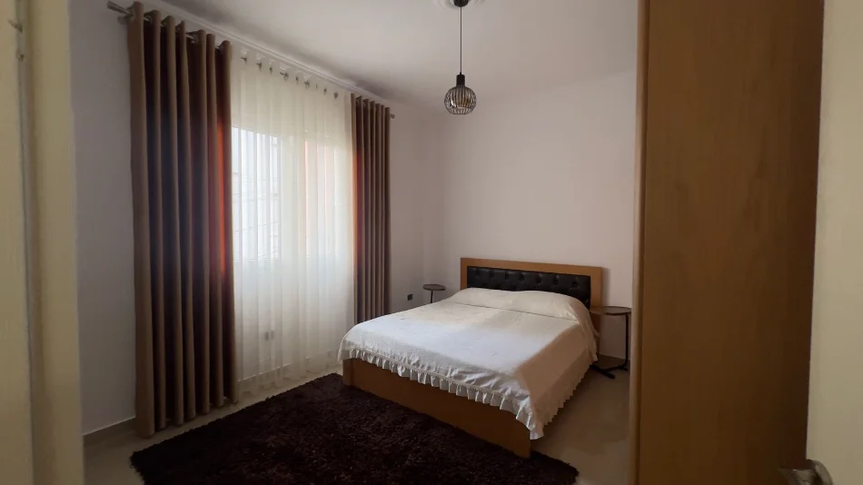 Tirane, jepet me qera apartament 2+1 Kati 0, 100 m² 650 €