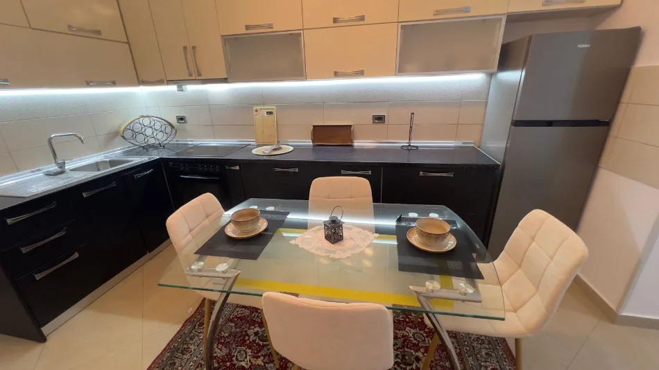 Tirane, jepet me qera apartament 2+1 Kati 0, 100 m² 650 €