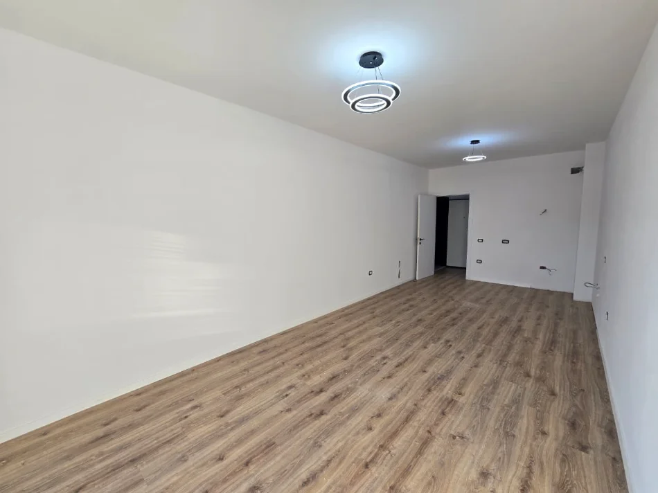 SHITET APARTAMENT: 1+1 ( 📍 Paskuqan) Kati 1 - 84 m²  Ideal Per Banim Personal Ose Investim || Perfundon Brenda Muajit Qershor 2025 || ✴️(105000 Euro)