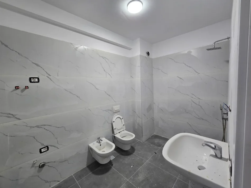 SHITET APARTAMENT: 1+1 ( 📍 Paskuqan) Kati 1 - 84 m²  Ideal Per Banim Personal Ose Investim || Perfundon Brenda Muajit Qershor 2025 || ✴️(105000 Euro)
