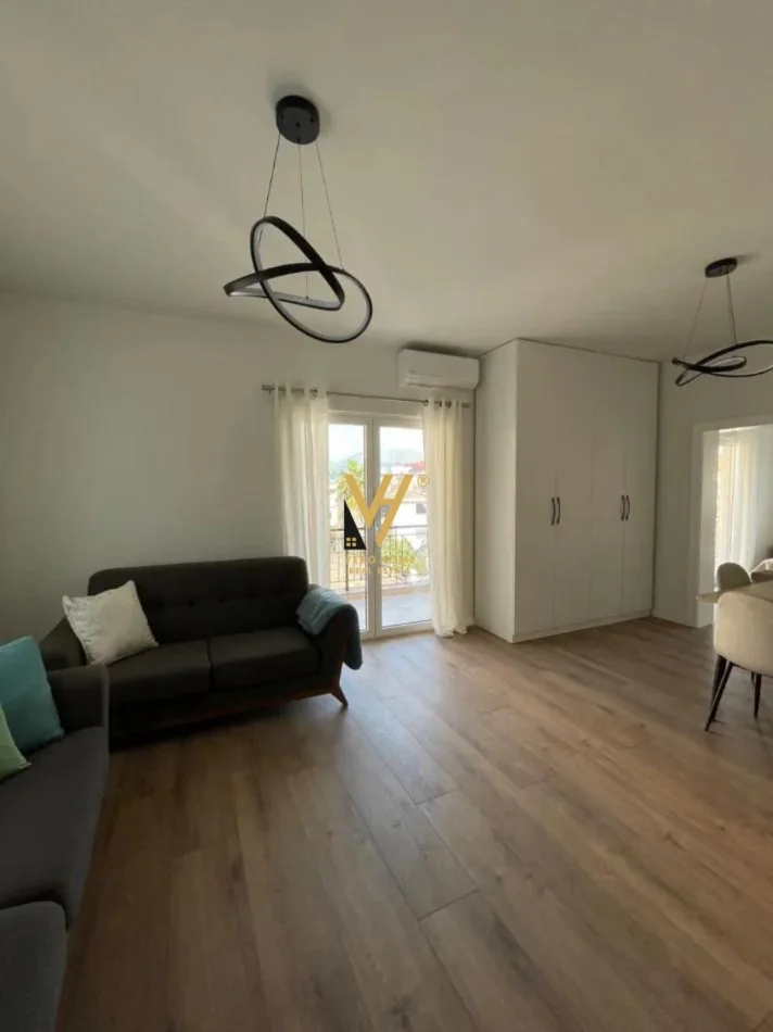 Tirane, jepet me qera apartament 1+1+Ballkon Kati 4, 60 m² 550 € (RRUGA E KAVAJES)