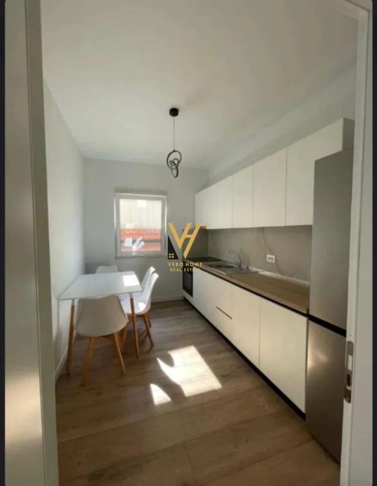 Tirane, jepet me qera apartament 1+1+Ballkon Kati 4, 60 m² 500 € (RRUGA E KAVAJES)