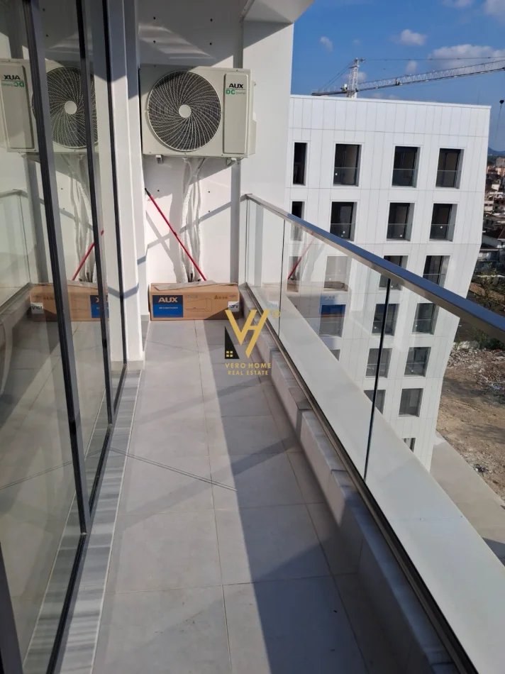 Tirane, jepet me qera apartament 2+1+Ballkon Kati 6, 82 m² 650 € (PORCELAN)
