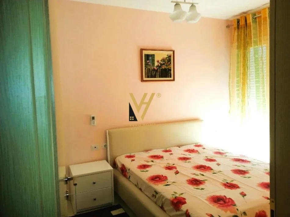 Tirane, jepet me qera apartament 1+1+Ballkon Kati 3, 68 m² 500 € (ZOGU I ZI)