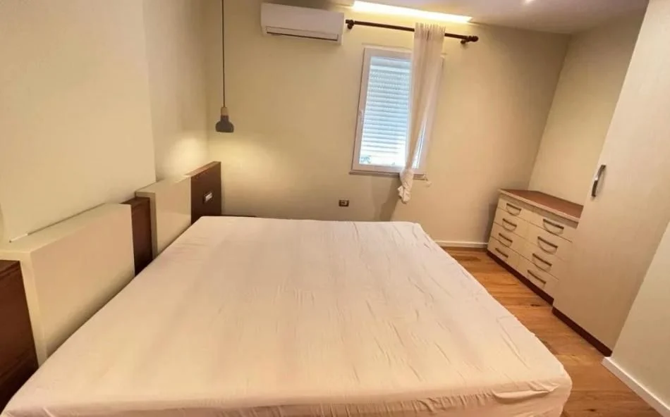 Tirane, jepet me qera apartament 3+1 Kati 3, 100 m² 850 € (DERVISH HEKALI)