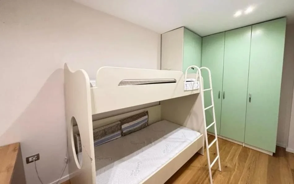 Tirane, jepet me qera apartament 3+1 Kati 3, 100 m² 850 € (DERVISH HEKALI)