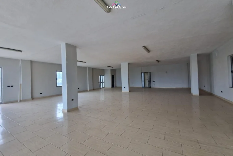 Tirane, jepet me qera zyre Kati 2, 220 m² 600 € (mezez)