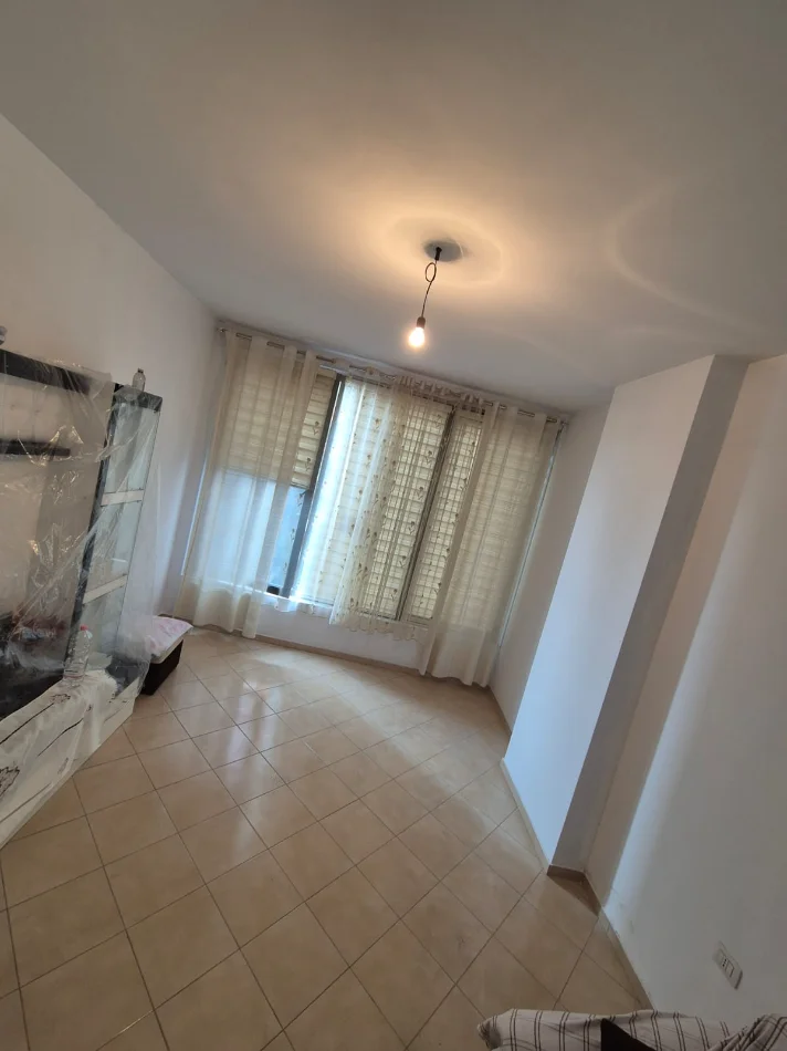 🏢 Jepet me Qera Ambient Biznesi ne Yzberisht, 450 Euro