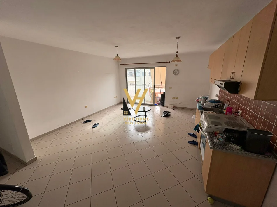 Tirane, jepet me qera apartament 2+1+Ballkon Kati 6, 104 m² 470 € (KOMUNA E PARISIT)