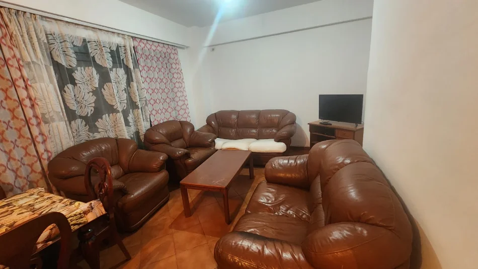 Tirane, jepet me qera apartament 2+1 Kati 1, 90 m² 600 € 