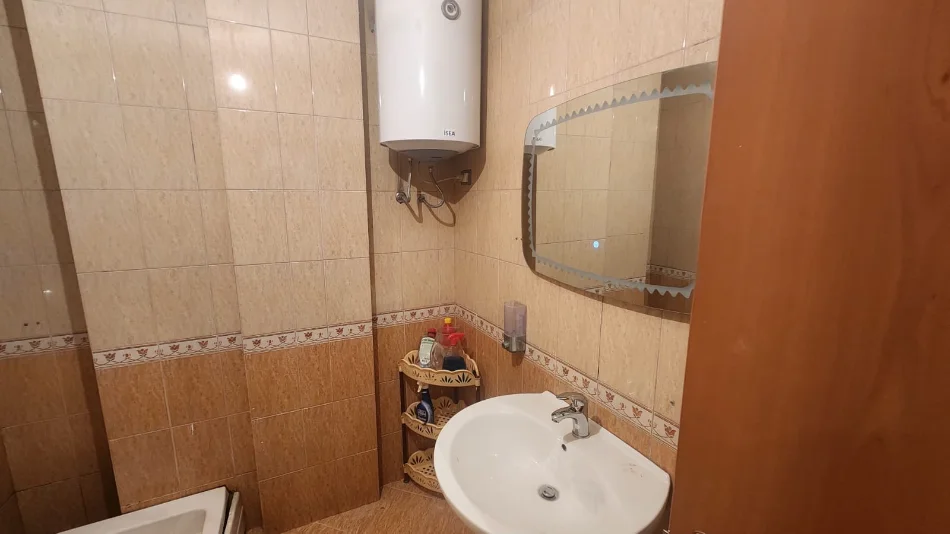 Tirane, jepet me qera apartament 2+1 Kati 1, 90 m² 600 € 