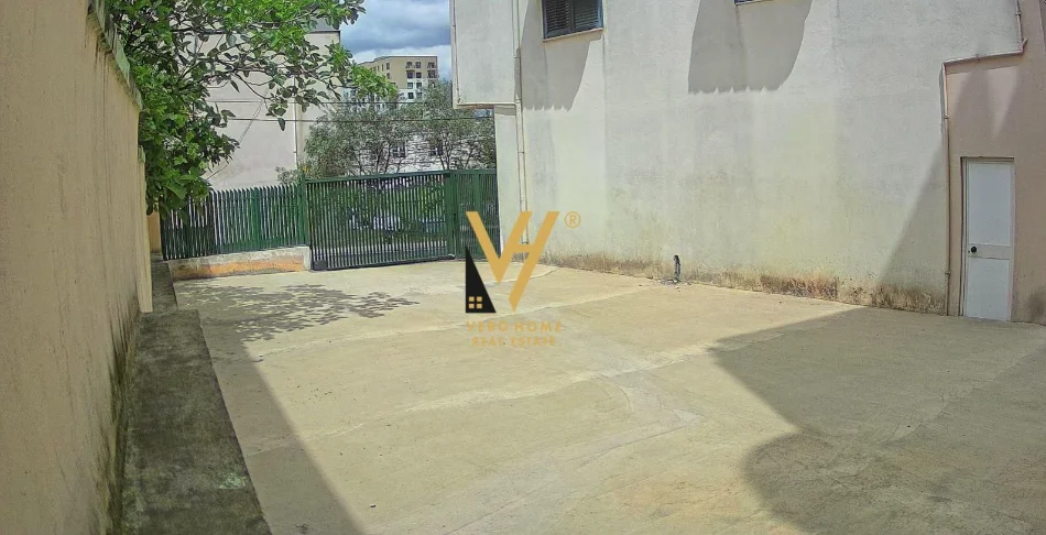 Tirane, jepet me qera ambjent biznesi Kati 0, 250 m² 570 € (KODRA E PRIFTIT)