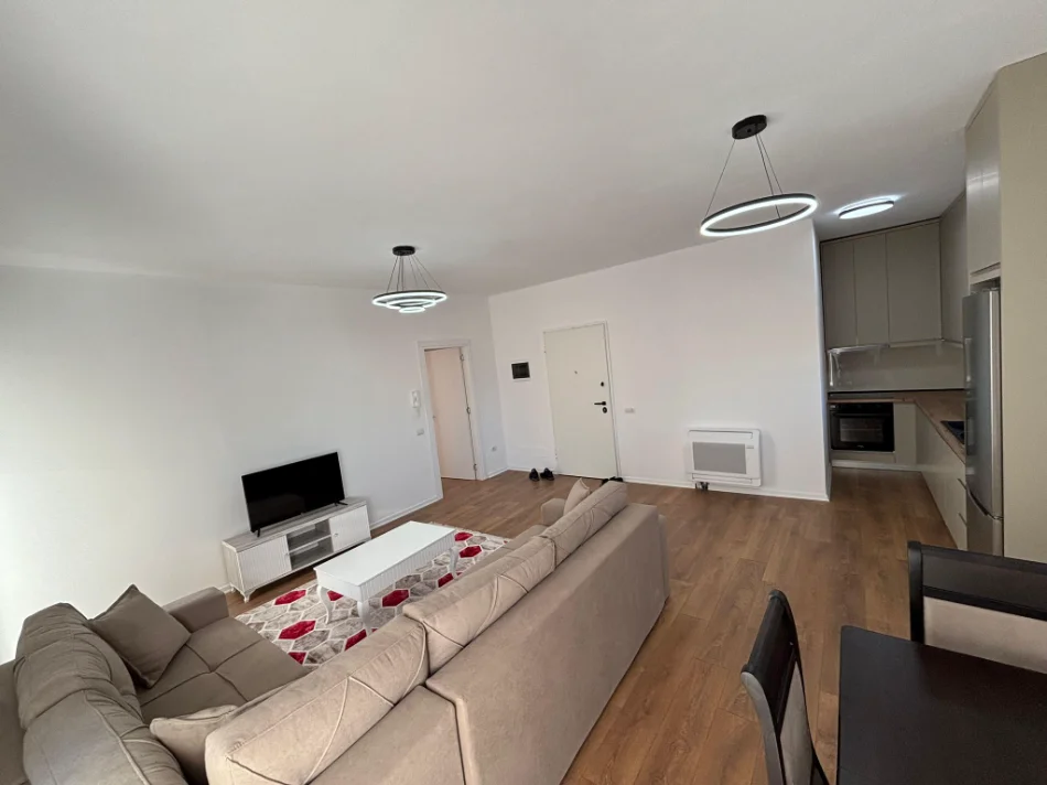 Tirane, jepet me qera apartament 2+1+Ballkon Kati 6, 100 m² 800 € (Tek Kumbullat, Xhamllik)
