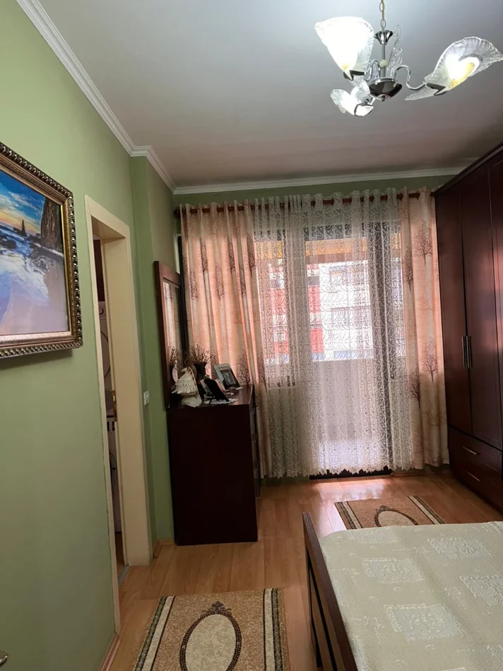 Tirane, shitet 2+1 , 