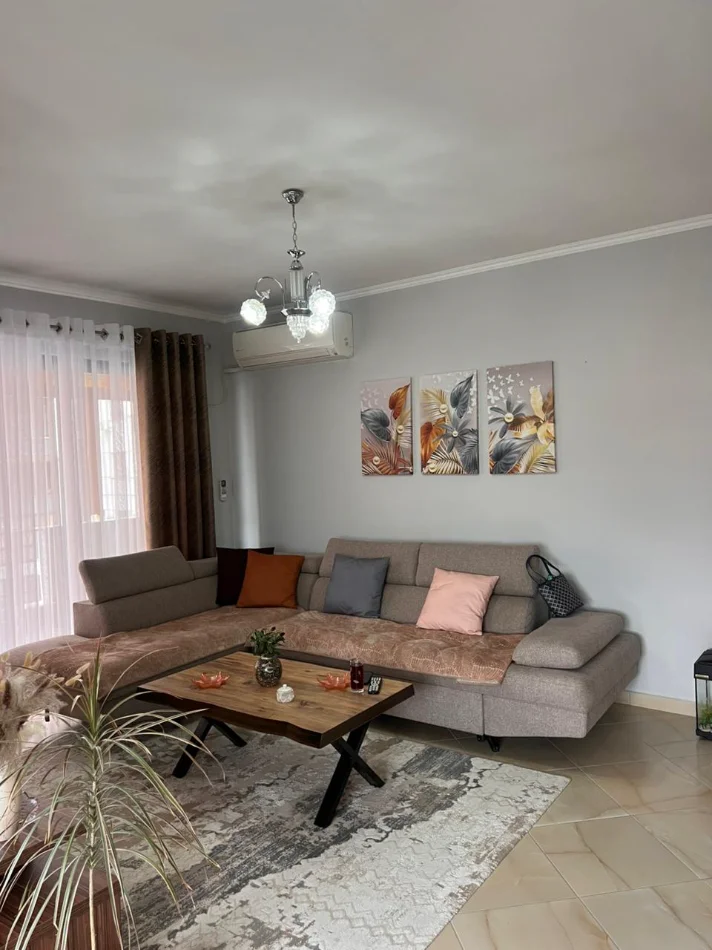 Tirane, shitet 2+1 , 