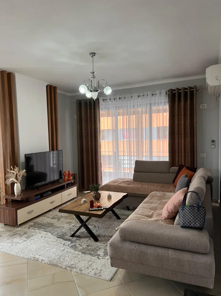 Tirane, shitet 2+1 , 