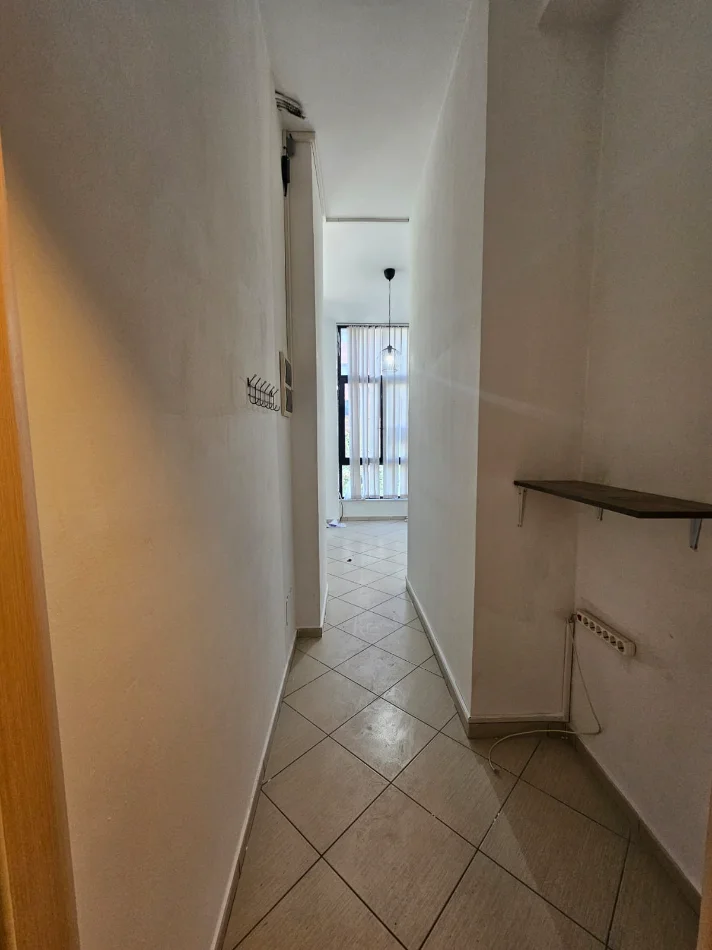 Tirane, shitet ambjent biznesi Kati 1, 23 m² 55.000 € (teodor keko)