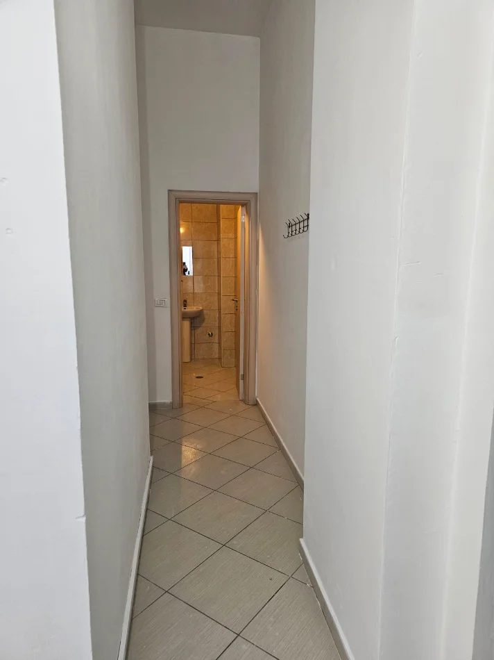 Tirane, shitet ambjent biznesi Kati 1, 23 m² 55.000 € (teodor keko)