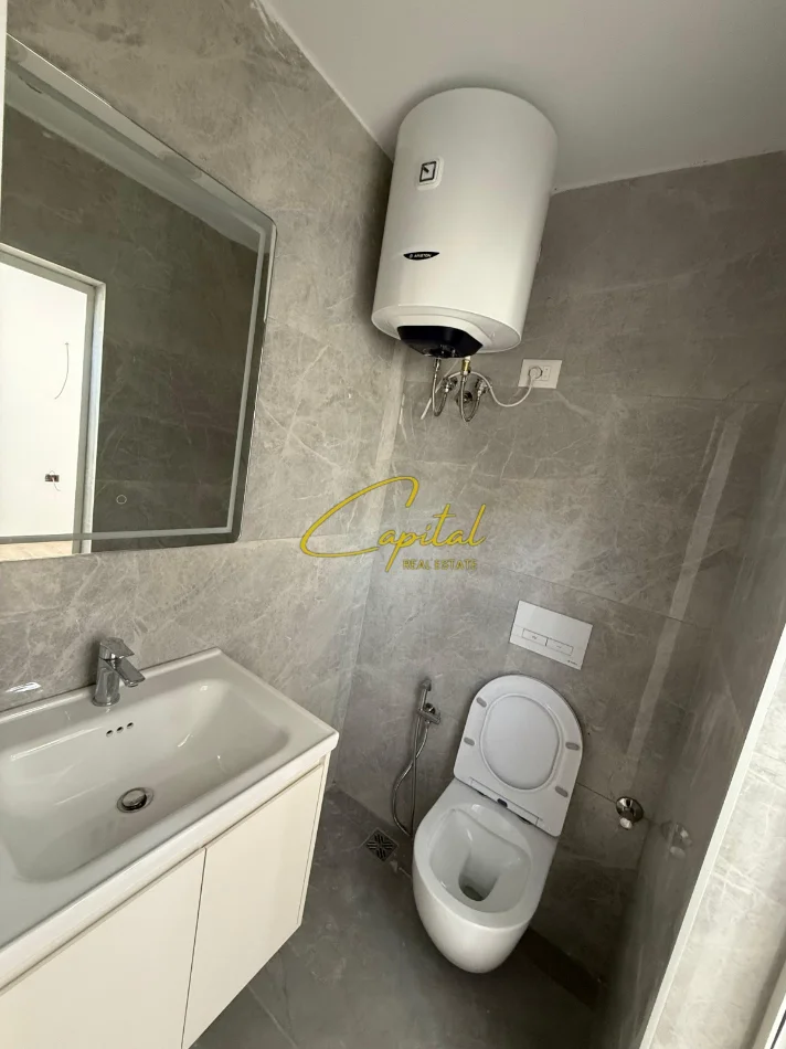 Tirane, jepet me qera zyre Kati 1, 60 m² 1.000 € (ALI DEMI)