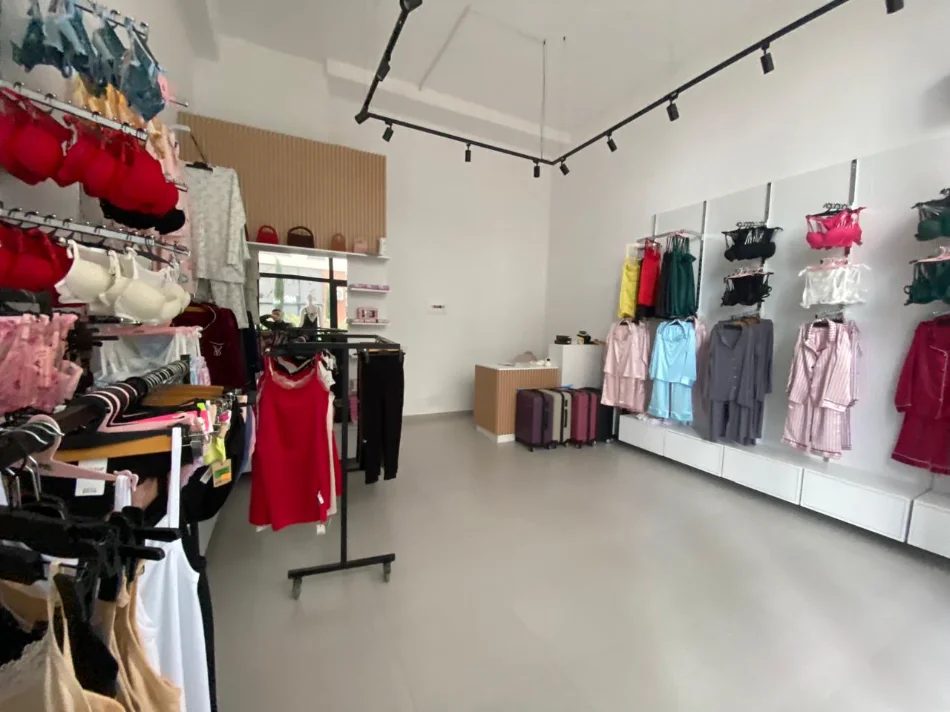 Tirane, jepet me qera dyqan Kati 0, 36 m² 600 € (Don Bosko)