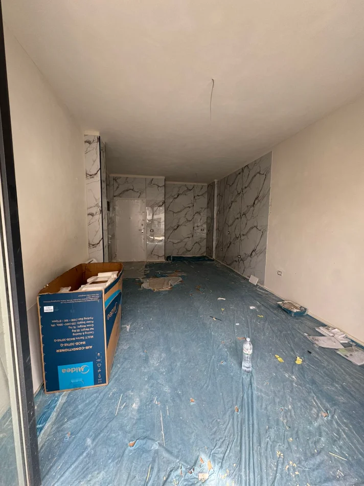 Tirane, jepet me qera zyre Kati 3, 100 m² 1.000 € (PRANE KLINIKES INDIANE TE SYRIT)