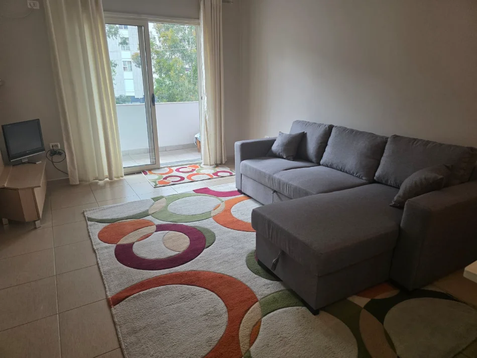 Tirane, jepet me qera apartament 1+1 Kati 1, 70 m² 350 € 