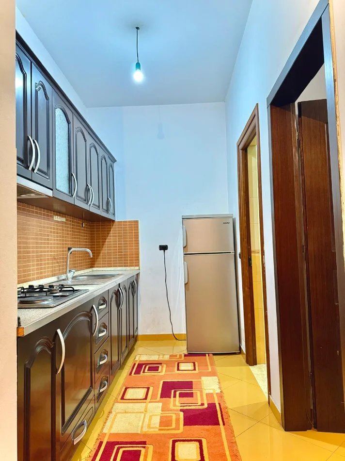 Tirane, jepet me qera apartament 1+1 Kati 3, 65 m² 450 €