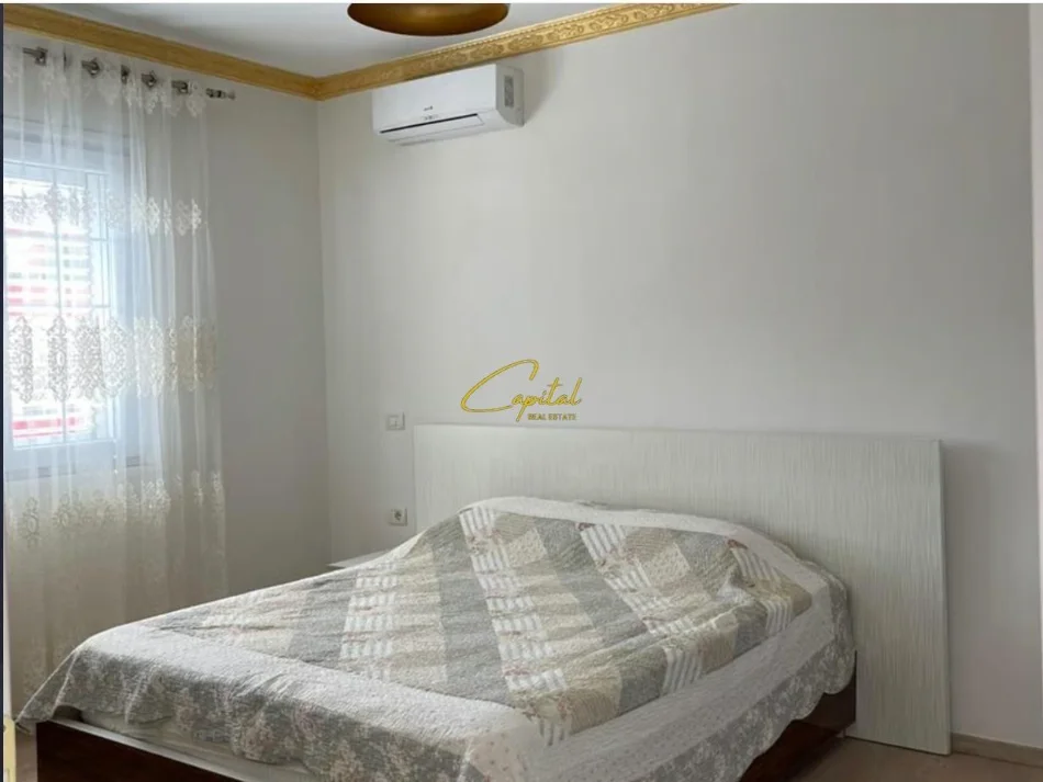 Tirane, jepet me qera Vile 4+1 Kati 3, 500 m² 1.300 € (CASA ITALIA)