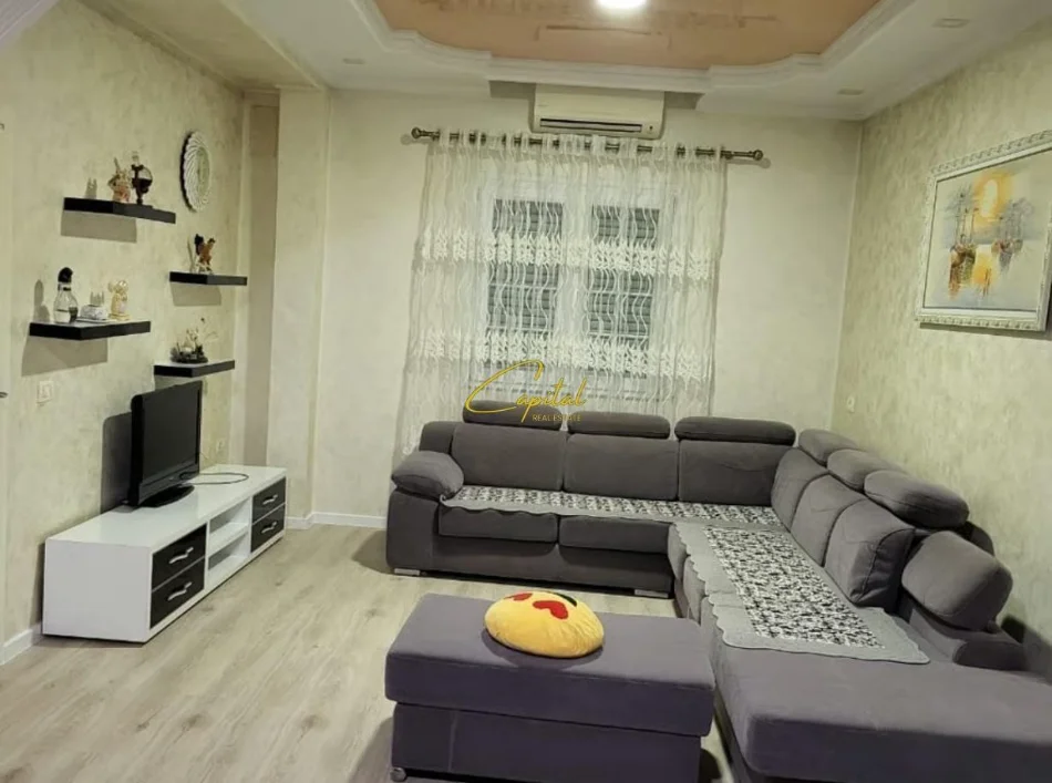 Tirane, jepet me qera Vile 4+1 Kati 3, 500 m² 1.300 € (CASA ITALIA)
