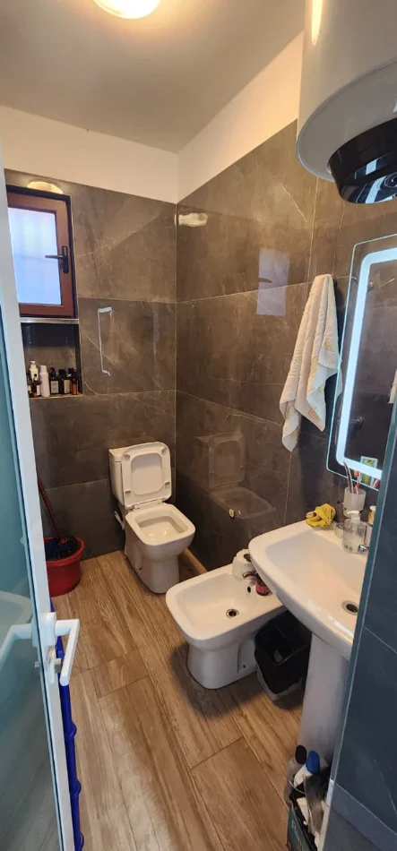 Tirane, jepet me qera apartament 1+1 Kati 3, 65 m² 450 € 