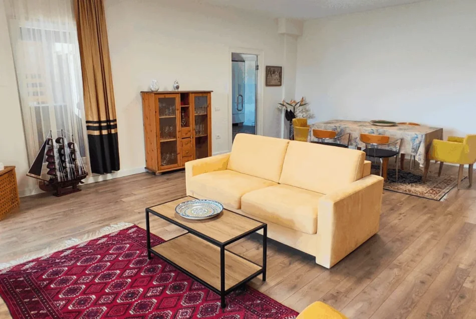 Tirane, shitet Vile , 550 m² 596.000 € (Liqeni i Farkes)