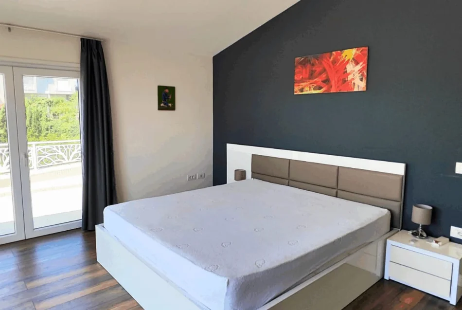 Tirane, shitet Vile , 550 m² 596.000 € (Liqeni i Farkes)