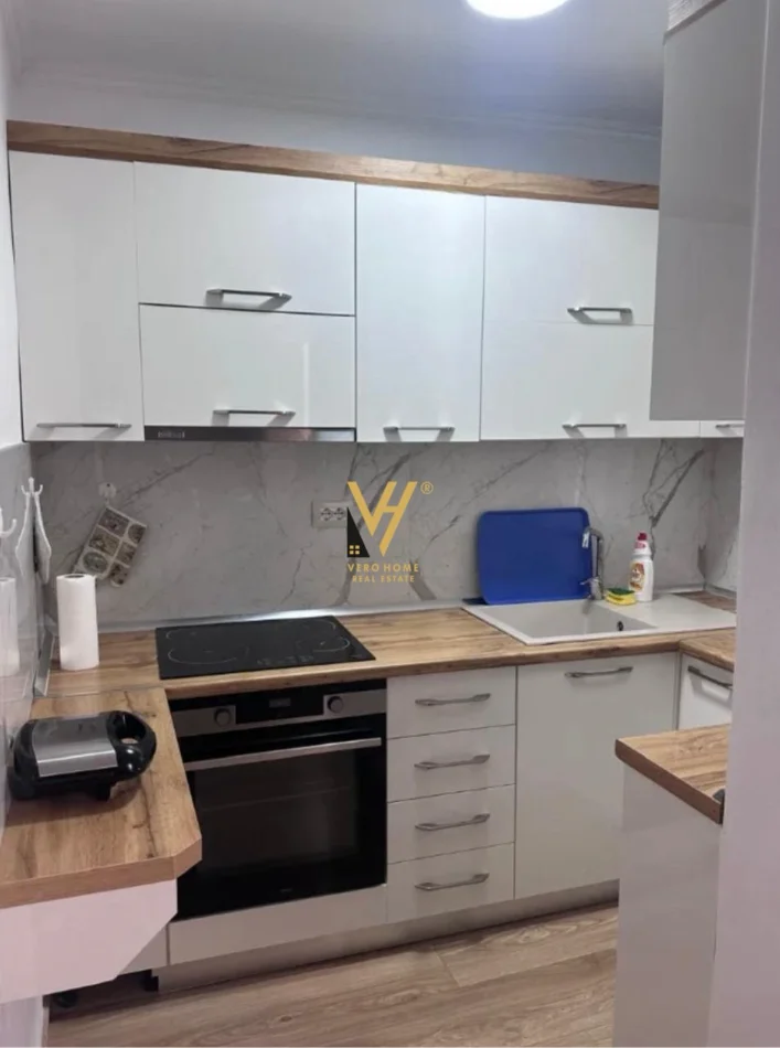 Tirane, jepet me qera apartament 1+1+Ballkon Kati 5, 58 m² 470 € (SHKOLLA E BALETIT)