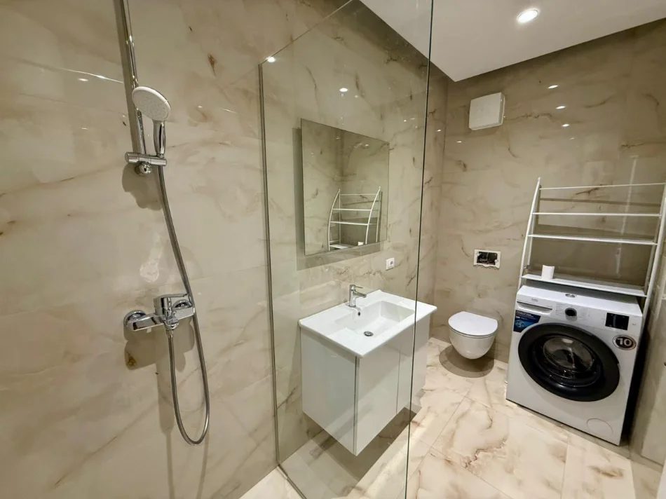 Tirane, jepet me qera apartament 2+1 Kati 5, 90 m² 500 € (UNIVERS CITY)