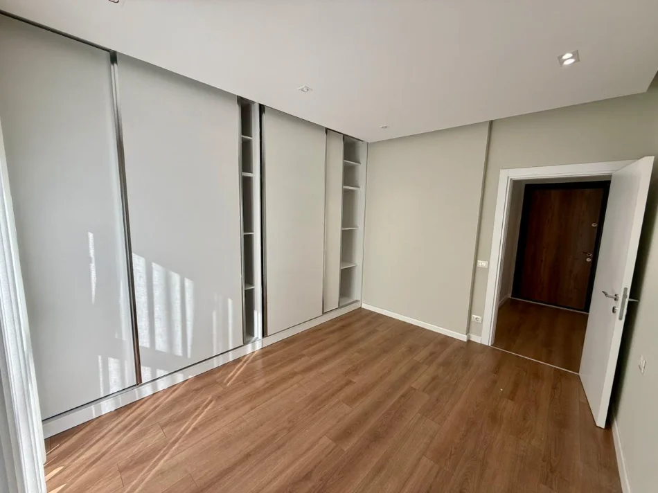 Tirane, jepet me qera apartament 2+1 Kati 5, 90 m² 500 € (UNIVERS CITY)